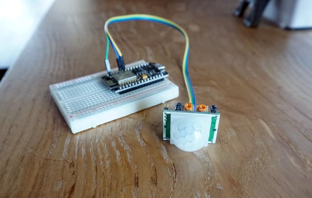 pir-node-mcu.jpg
