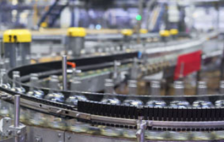 videoblocks-spill-in-glass-bottles-at-the-plant-conveyor-belt-with-glass-bottles-transporter-close-up-the-production-process-of-alcoholic-beverages_rk